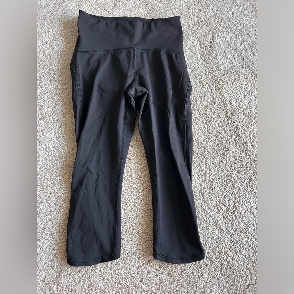 LULULEMON CAPRI LEGGINGS